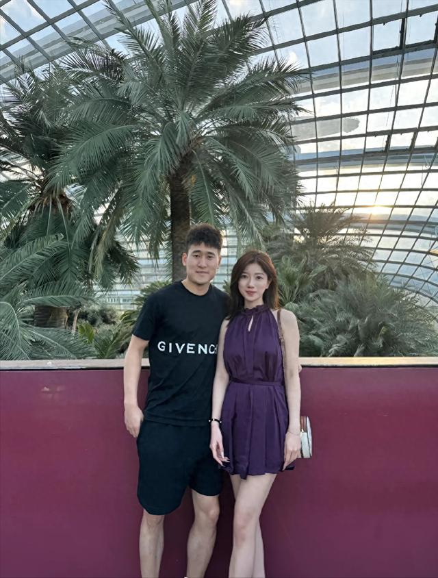 kaiyun-姜伟泽和女友近照，小角色逆袭，年薪275万，女友是性感美女|吉林队|中国男篮|nba|吉林市|吉林省_新浪体育_新浪新闻
